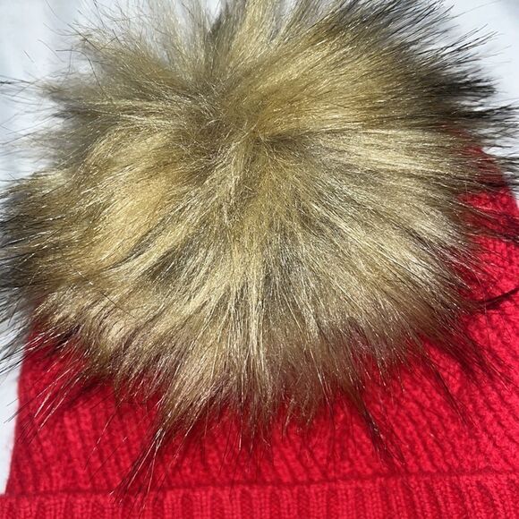 Red Cashmere Knit Faux Fur Pom Pom Beanie Hat By Nordstrom NWT - Picture 3 of 8